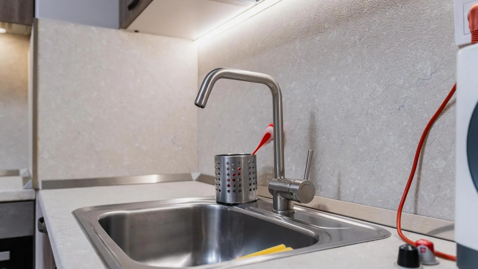 Cozy 2-Bed Apartment بلوفديف
